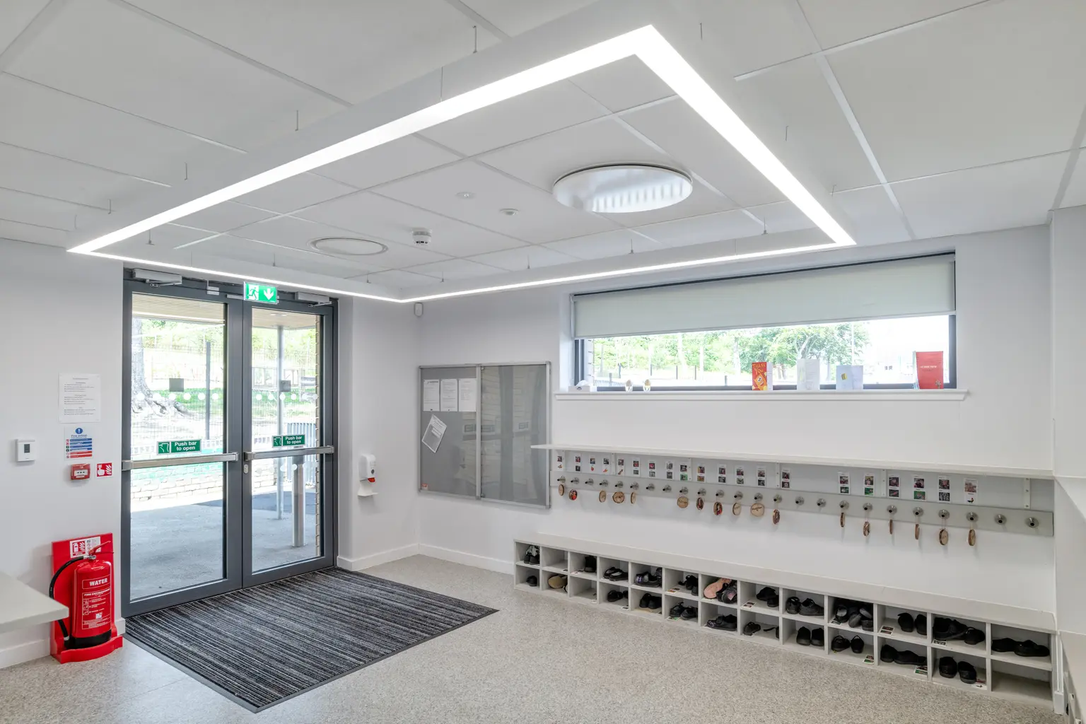Linea di luce LED flessibile Equaline di Thorn Lighting 