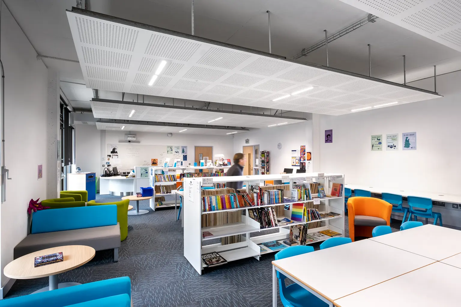 Apparecchi illuminotecnici acustici Arena Symphony alla Swan School di Oxford
