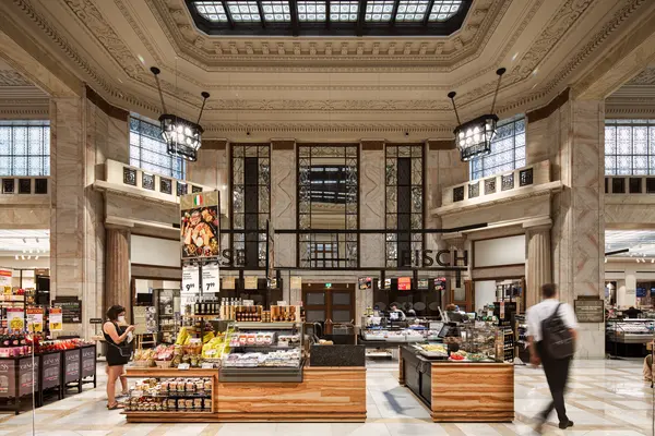 Elegante reparto gastronomia Interspar presso Haus am Schottentor con soluzione illuminotecnica Zumtobel