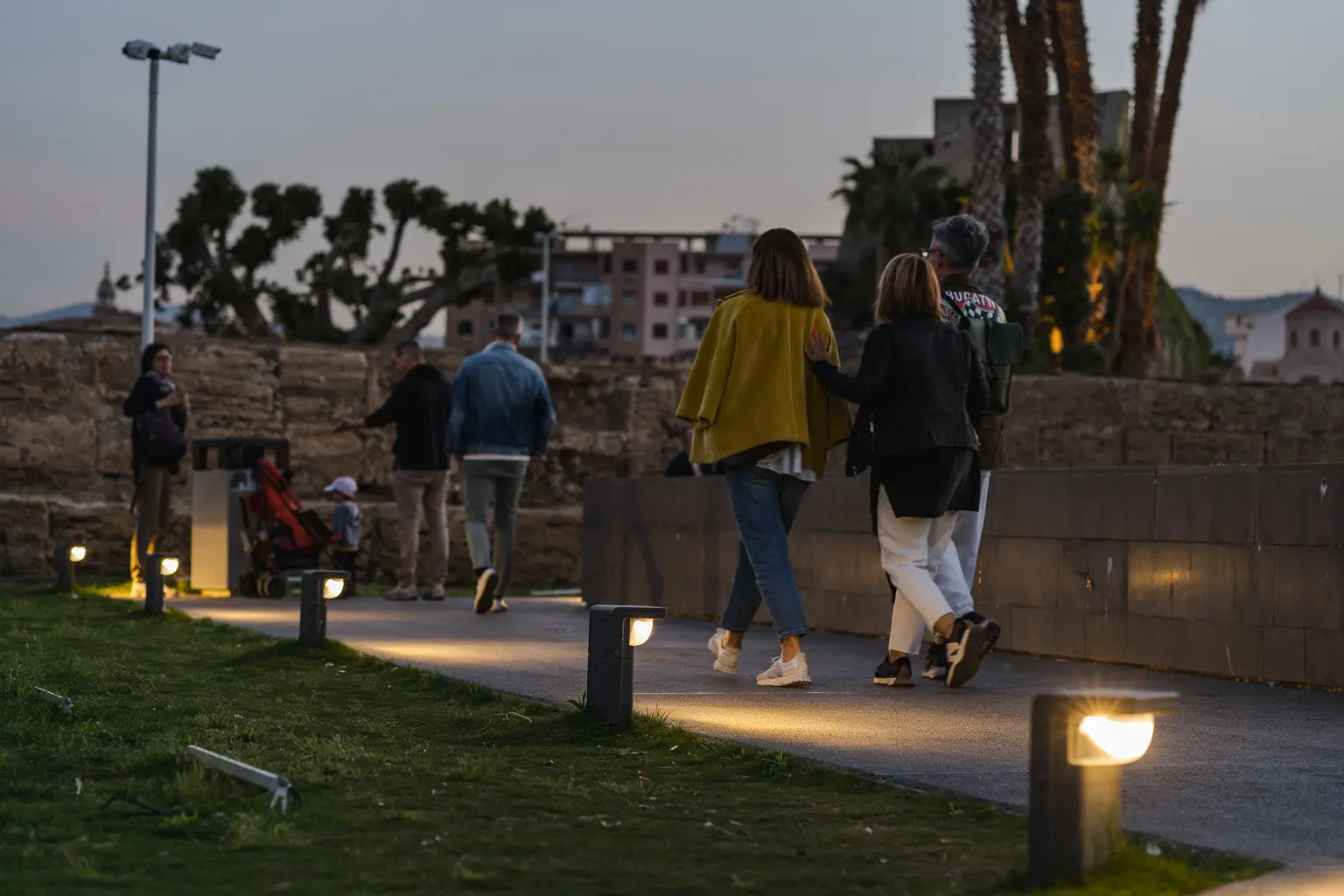 Raze Bollard di Thorn Lighting