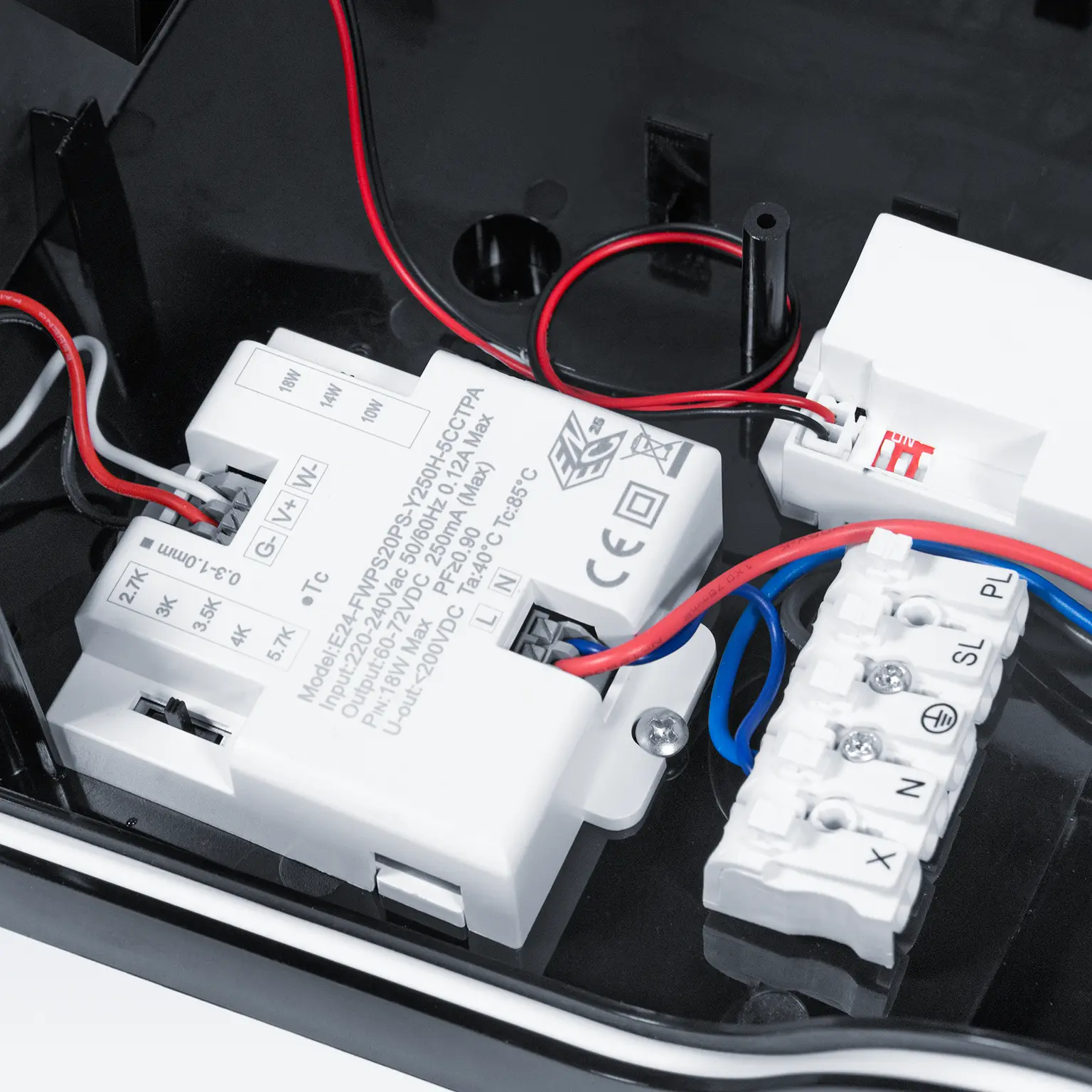 Toby close up image showing the Vario and Flex feature switches