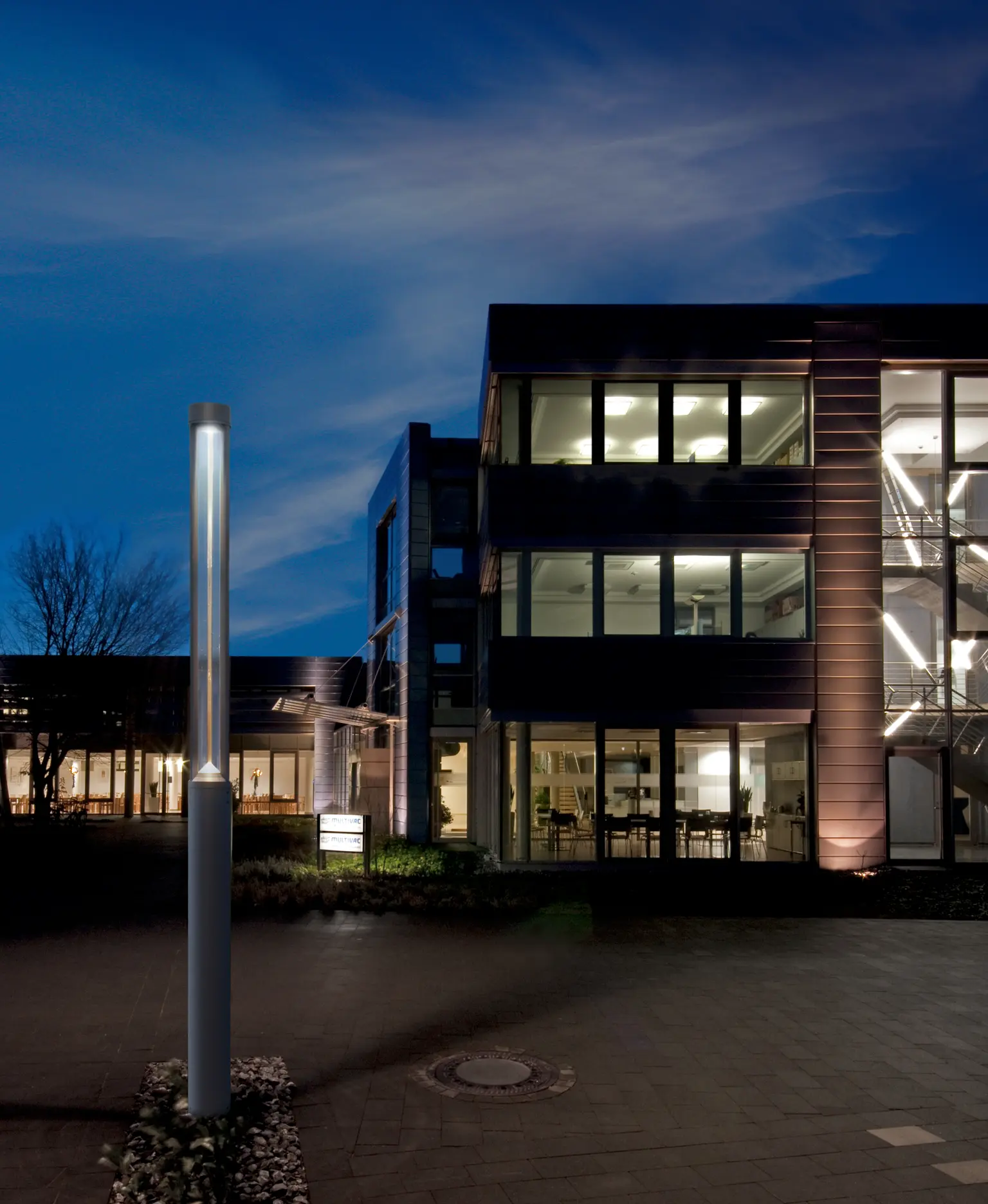 Elegante apparecchio a palo Cesar Strut di Thorn Lighting