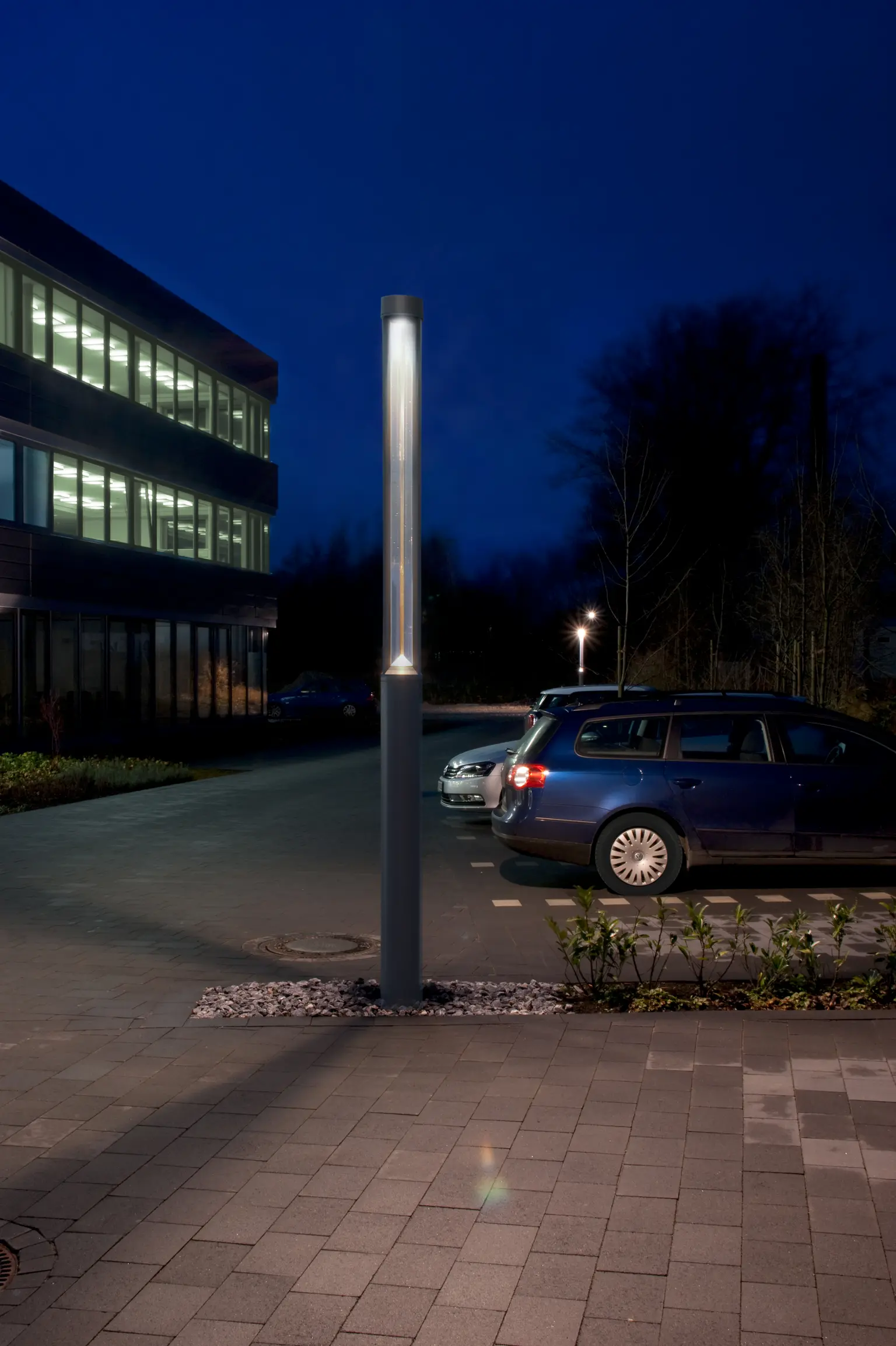 Elegante apparecchio a palo Cesar Strut di Thorn Lighting