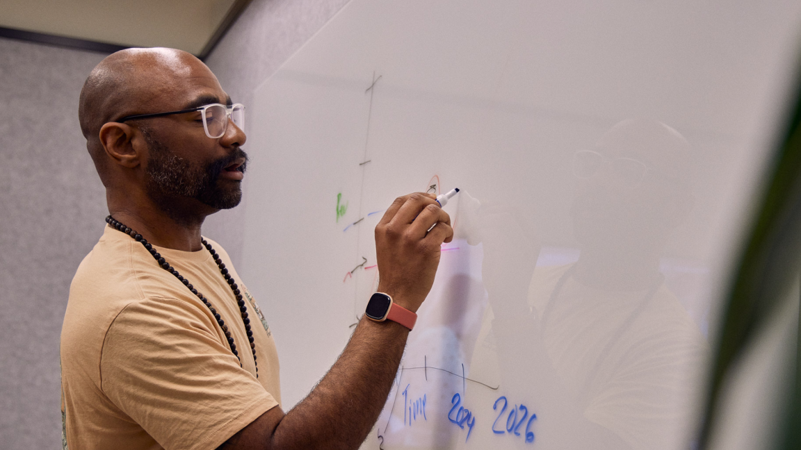 Ansatt i Adyens produktteam på kontoret