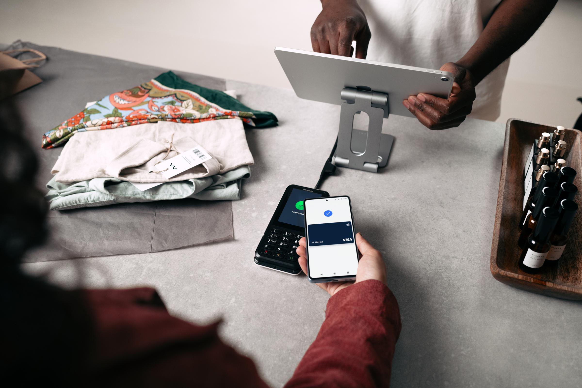 Phone payment with Visa on P630 terminal in retail clothing setting