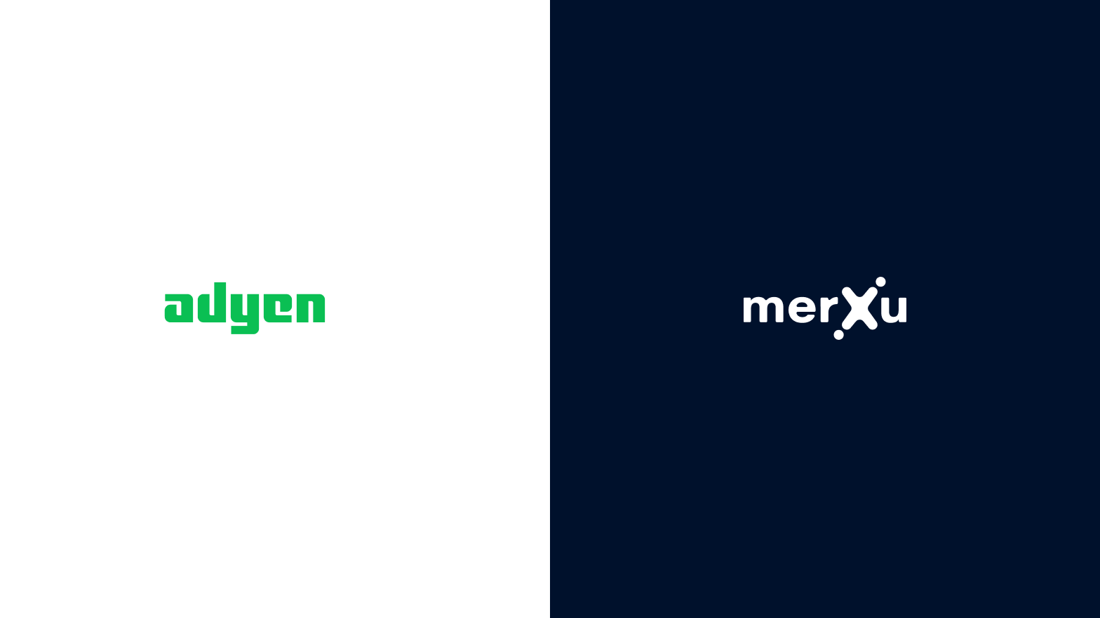 Adyen-Logo links und merXu-Logo rechts vor geteiltem Hintergrund