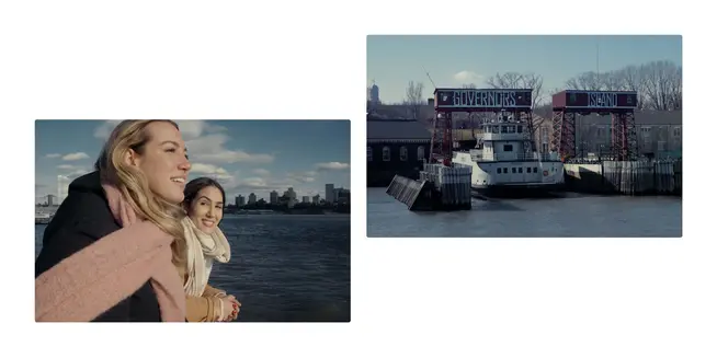 Deux femmes souriant sur un bateau avec la silhouette de la ville en arrière-plan.