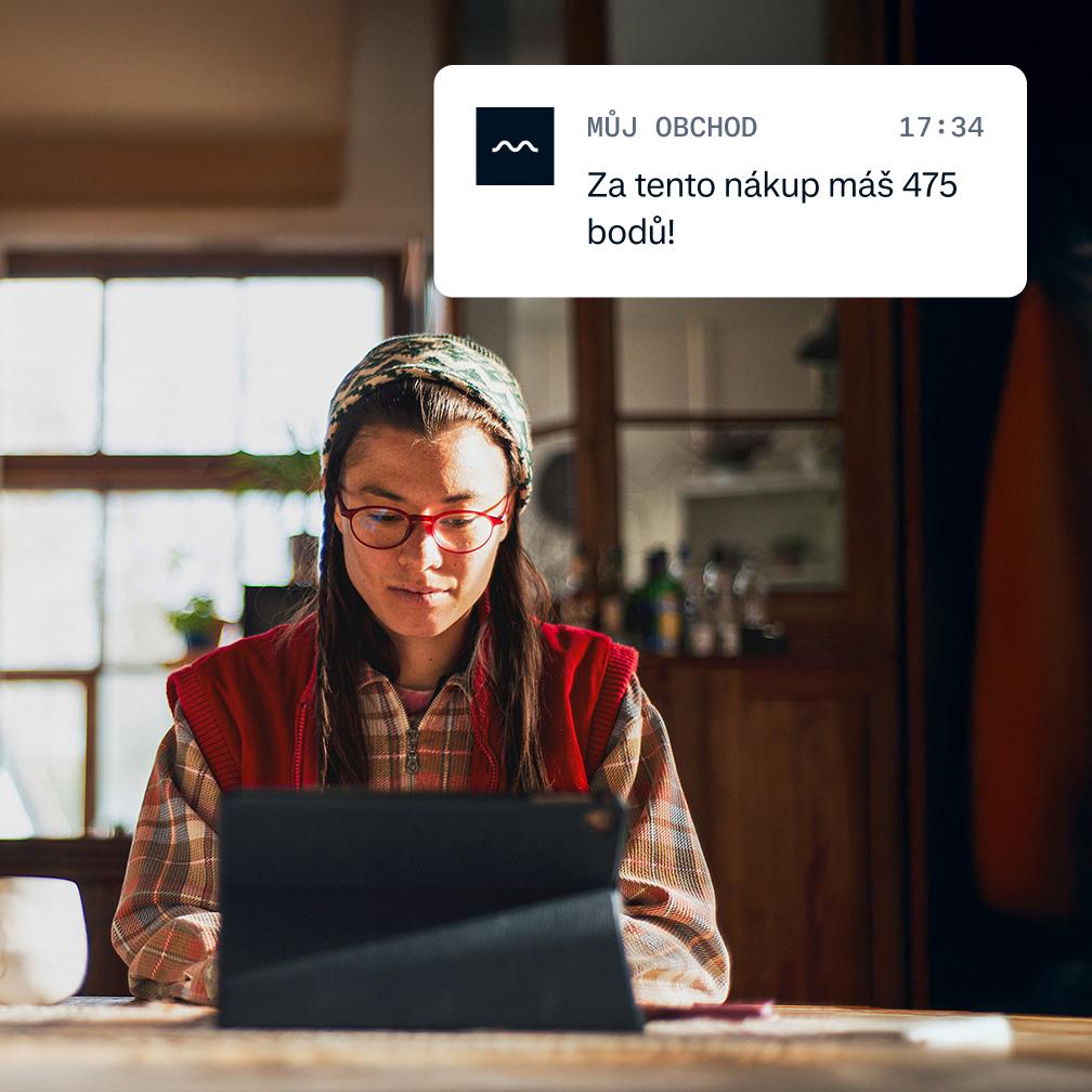 Guy looking at his iPad and notification of the points collected with his purchase