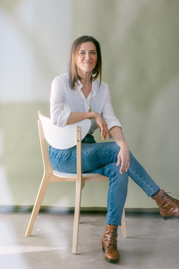 Sofia àsnove sitting in chair