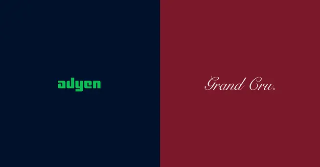 Fundo colorido dividido com logo Adyen à esquerda e texto 'Grand Cru' à direita