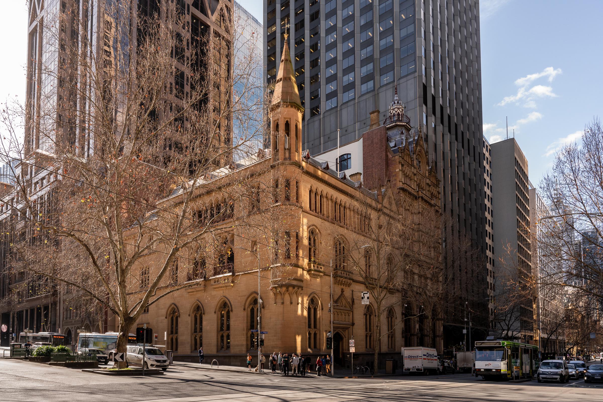 Extérieur du bâtiment de la Banque gothique à Melbourne, en Australie.