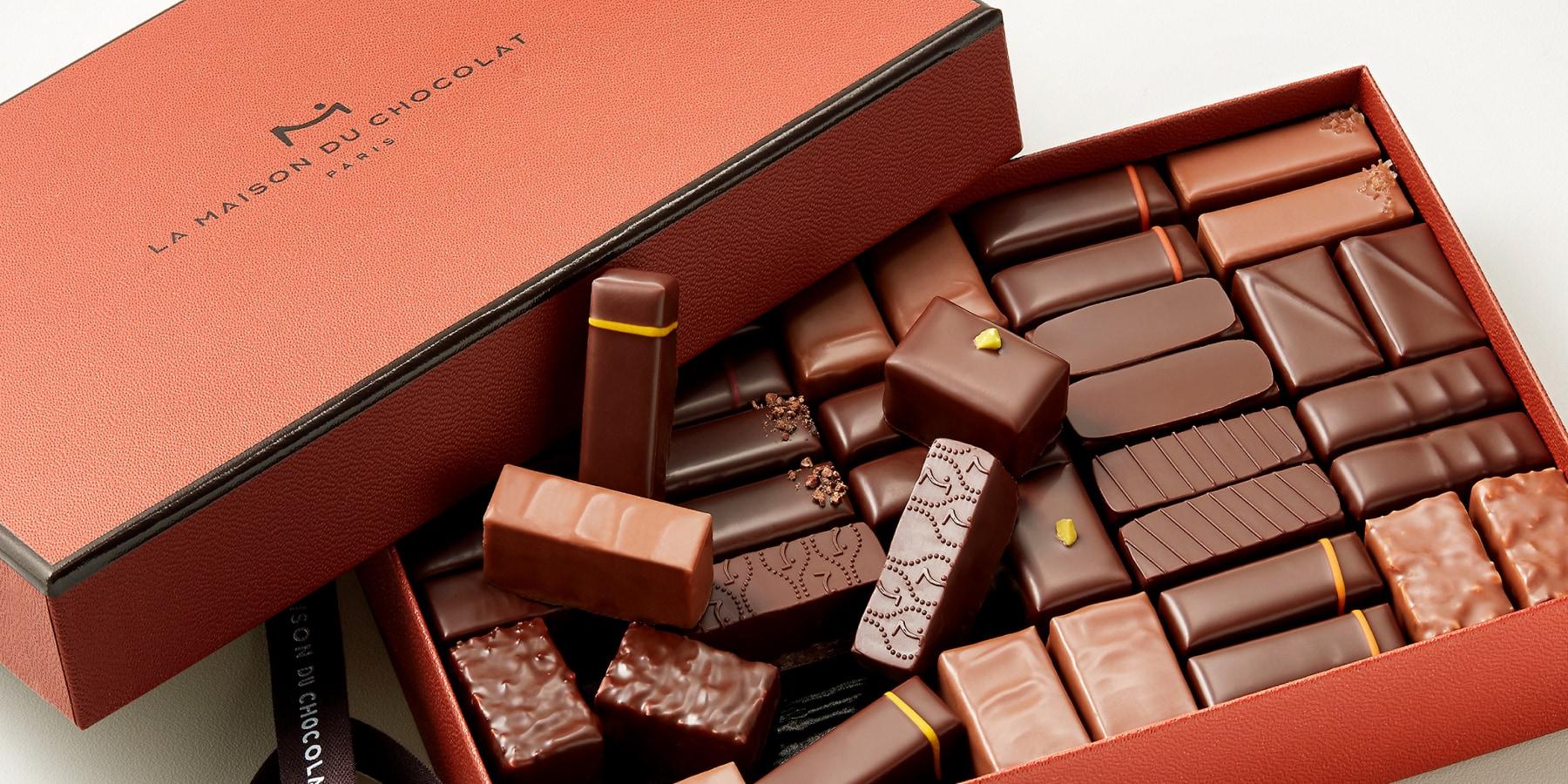 Chocolats variés dans une boîte ouverte de La Maison du Chocolat.