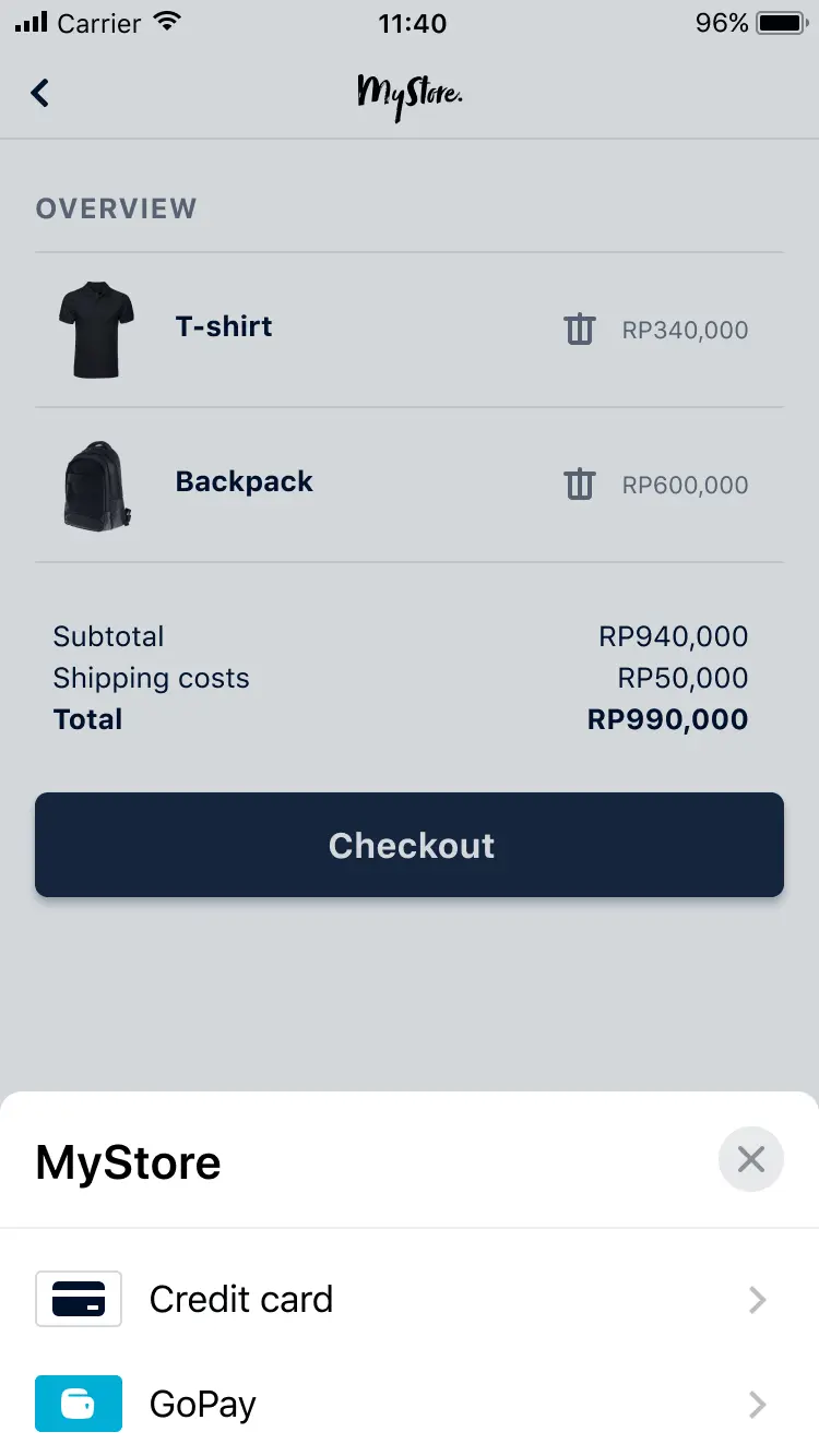Écran de panier d'achat mobile affichant un t-shirt et un sac à dos avec des prix, un sous-total et un bouton de paiement.