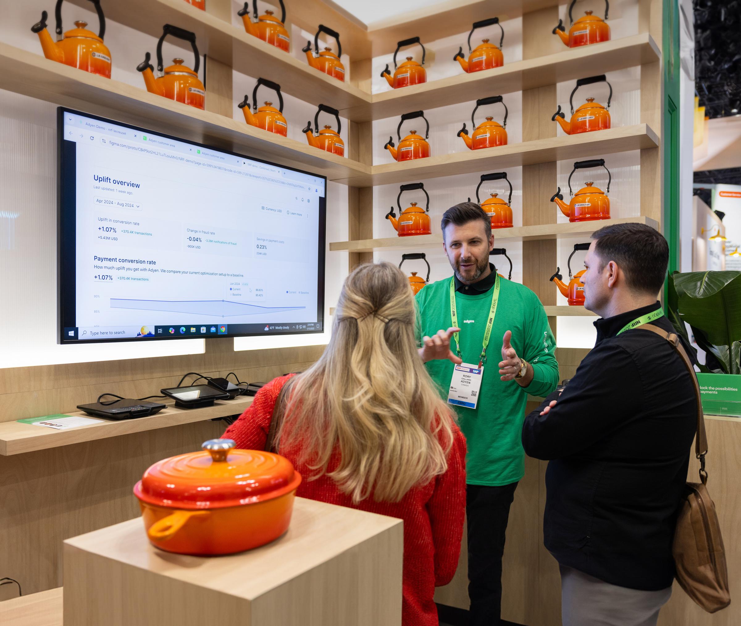 People at tradeshow booth registration