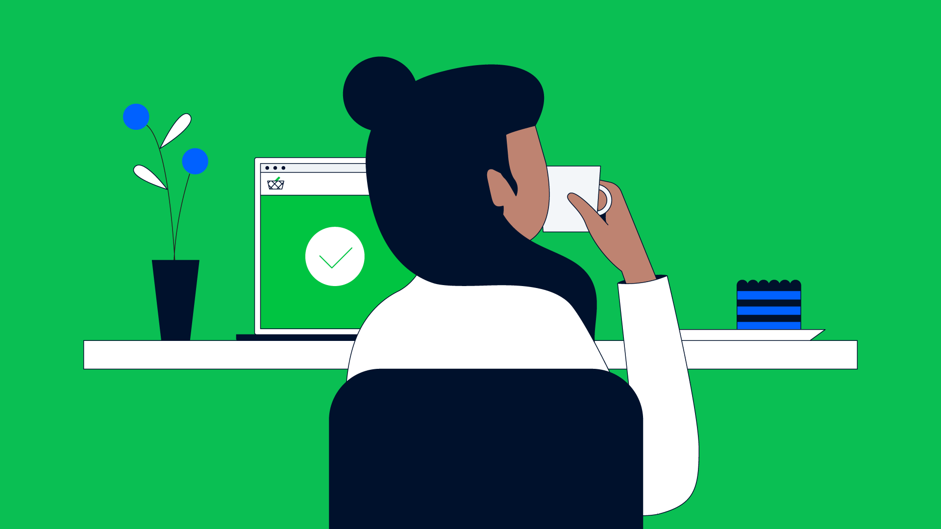 Persona bebiendo café mientras ve una notificación de transacción exitosa en su portátil.