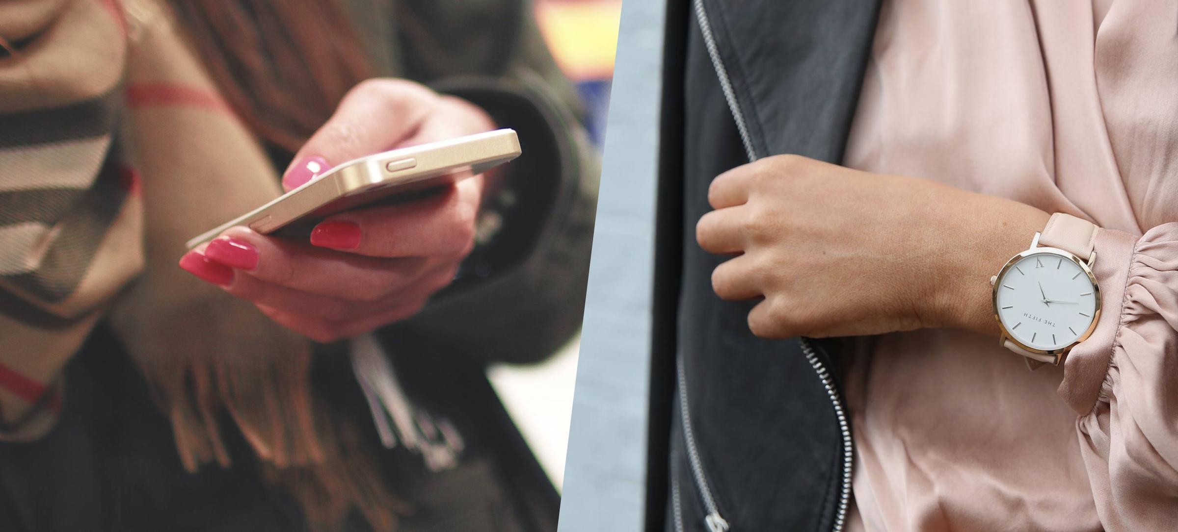 Gros plan d'une personne utilisant un smartphone d'une main et gros plan d'une autre personne portant une montre-bracelet.