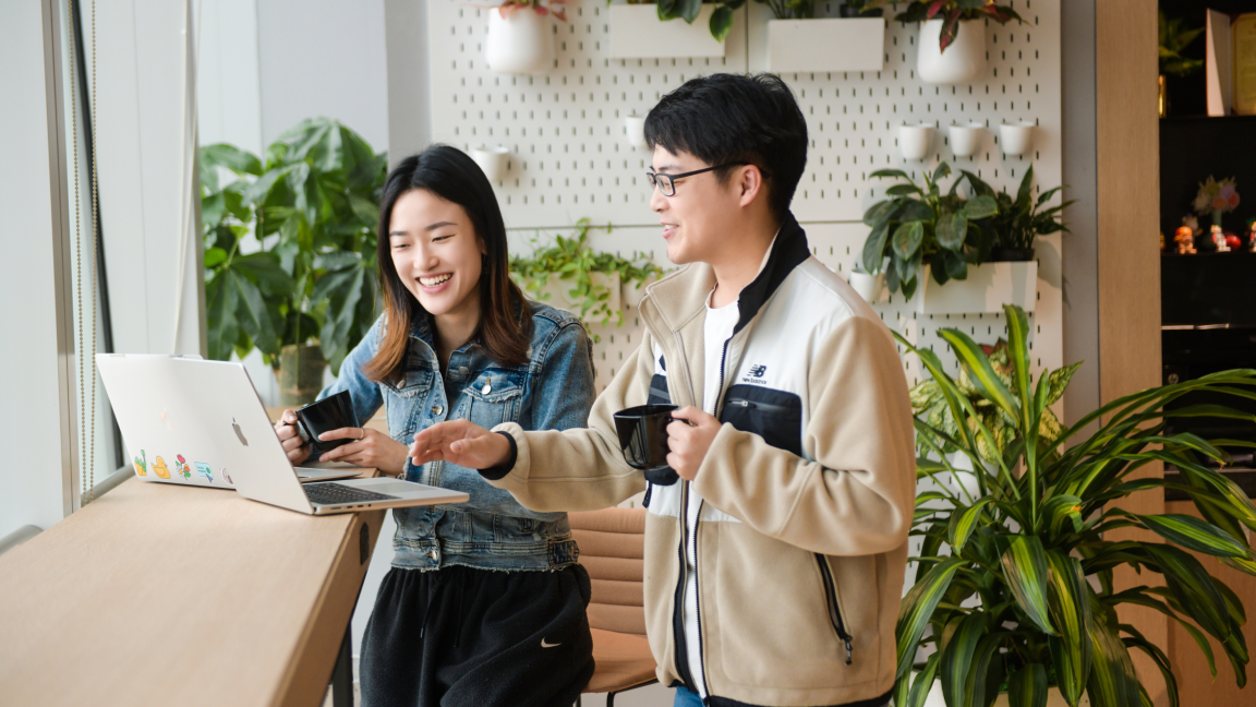 Ansatte i Adyens kommersielle team på kontoret