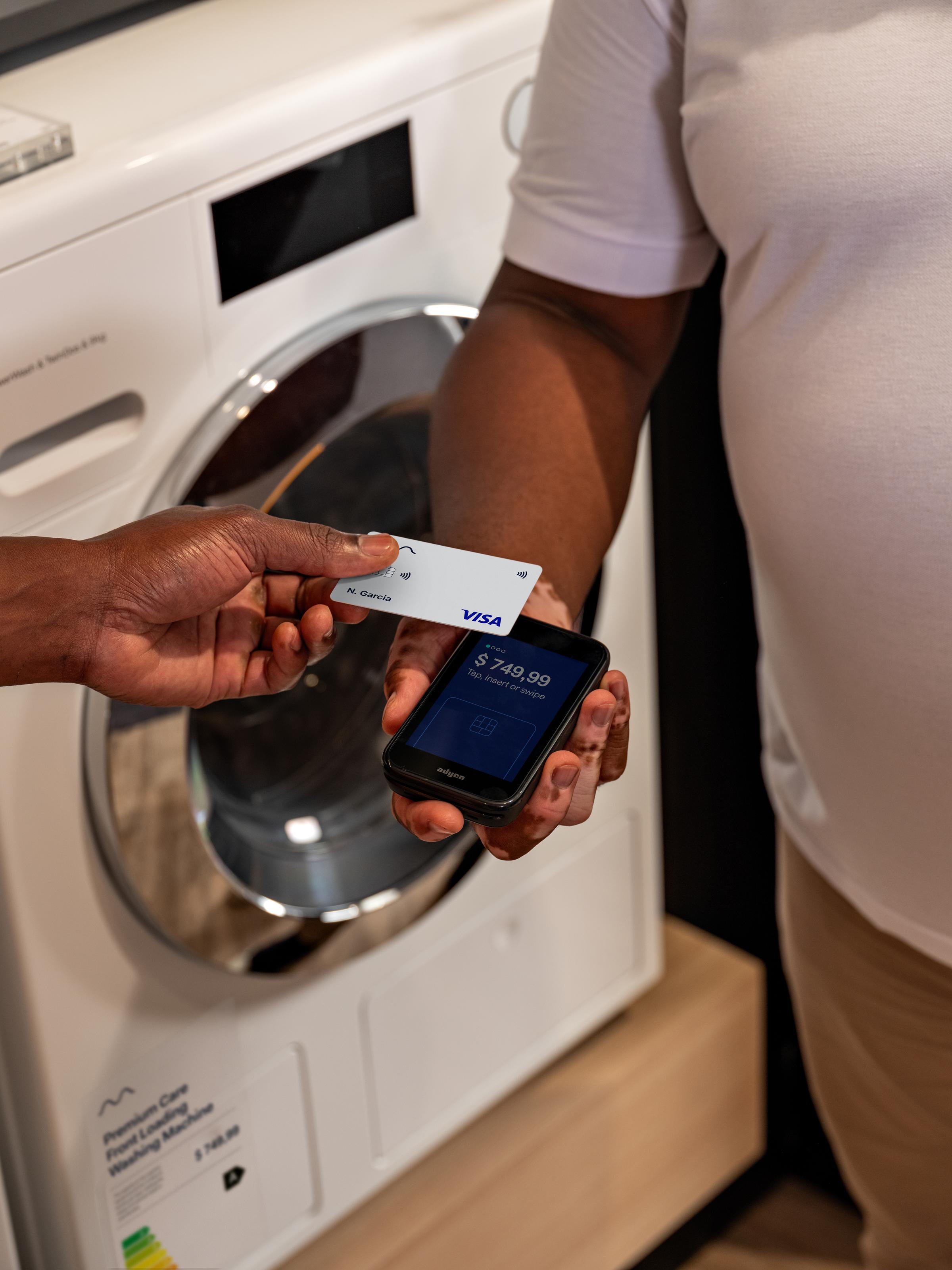 Zakupy w sklepie z artykułami białymi na pralkę i inne elektronikę