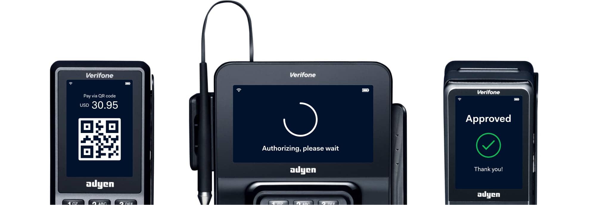 Terminais da Adyen processando pagamentos em QR code