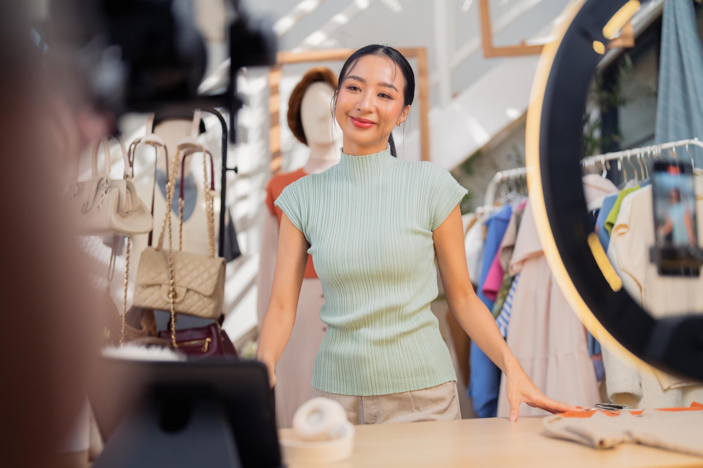 Adyen team member assisting with payment at a retail checkout counter