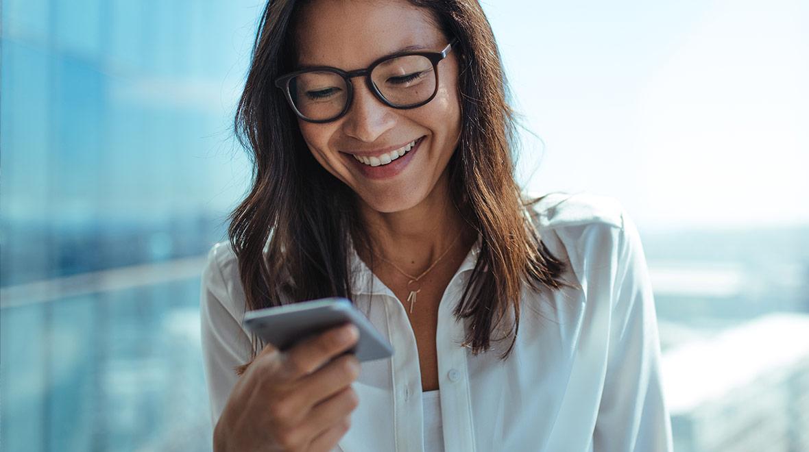 girl in glasses reads about how to optimize payments