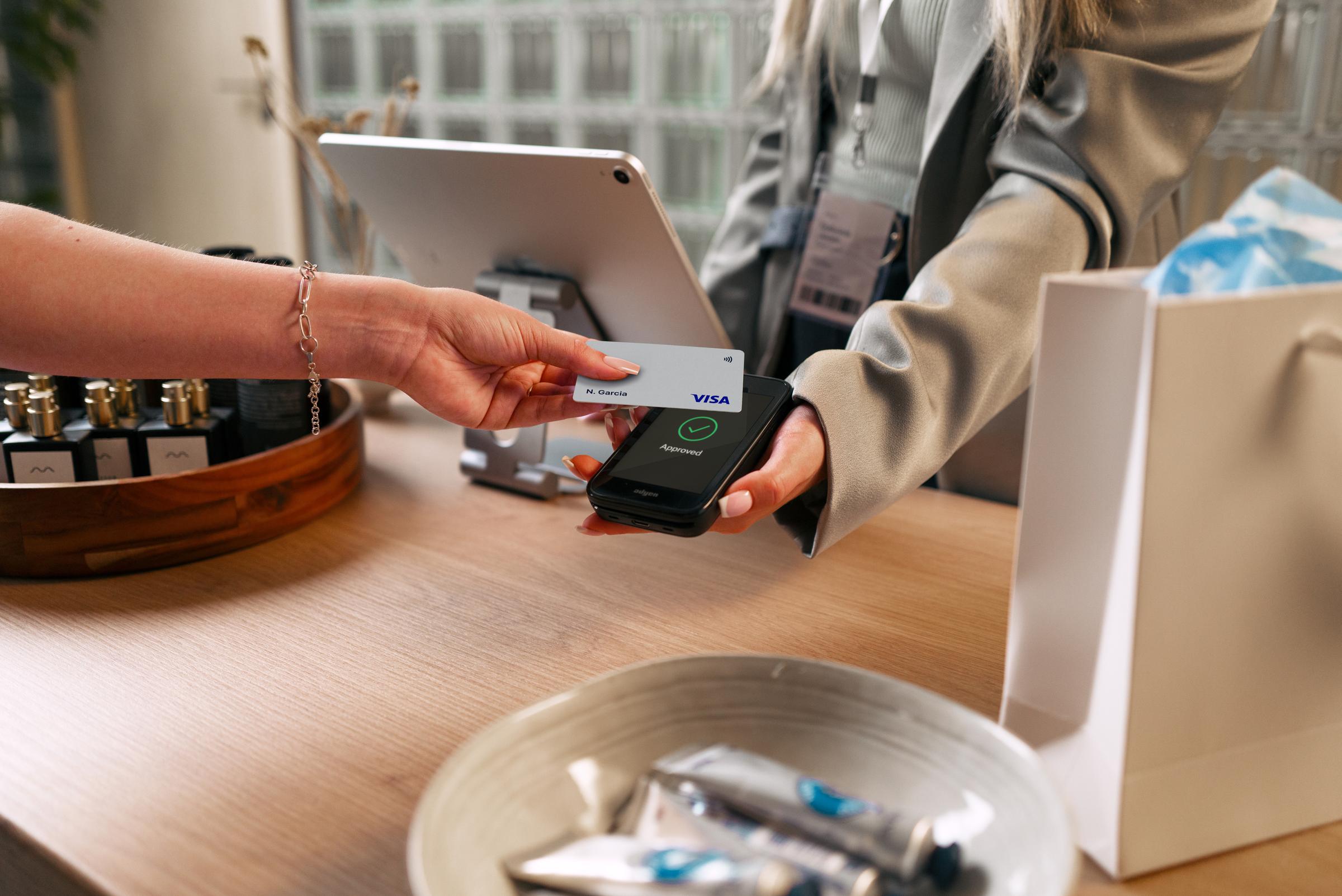 Card payment with Visa on AMS1 in retail cosmetics setting