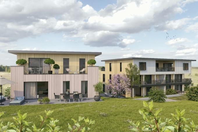 2 Mehrfamilienhäuser mit Eigentumswohnungen und Garten. 1 Mehrfamilienhaus mit gelber Fassadenfarbe und 1 Mehrfamilienhaus mit roter Fassadenfarbe am Ischlagweg in Gelterkinden