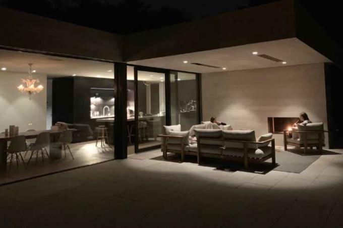 Terrasse über Nachts mit Lichtern am Kirschtalrain in Binningen