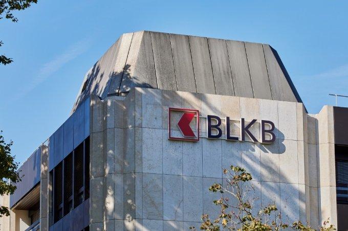 BLKB-Niederlassung in Liestal (Hauptsitz) mit der Logoansicht.