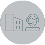 Mensch mit Head und Mehrfamilienhaus als Icon in einem grauen Kreis.