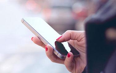 twint-frau-smartphone.jpg
