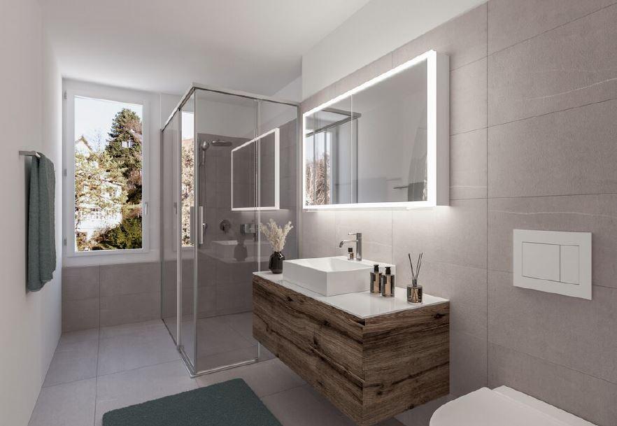 Modernes Badezimmer mit Spiegel, Dusche und Holzwaschbecken im hellen Design