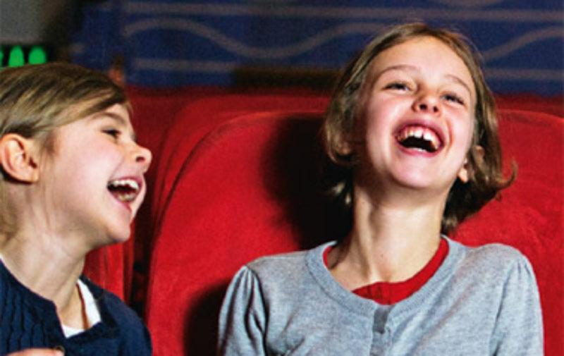 junge-maedchen-kino.jpg