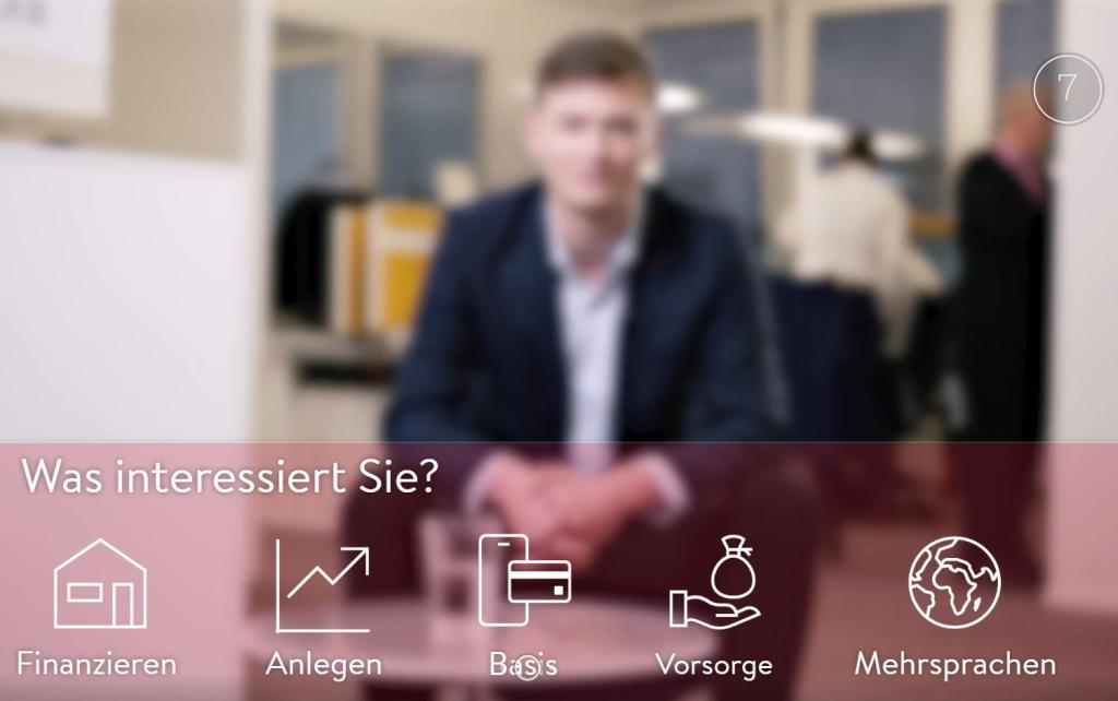 The Basellandschaftliche Kantonalbank bietet Finanzdienstleistungen in einer modernen Filiale.