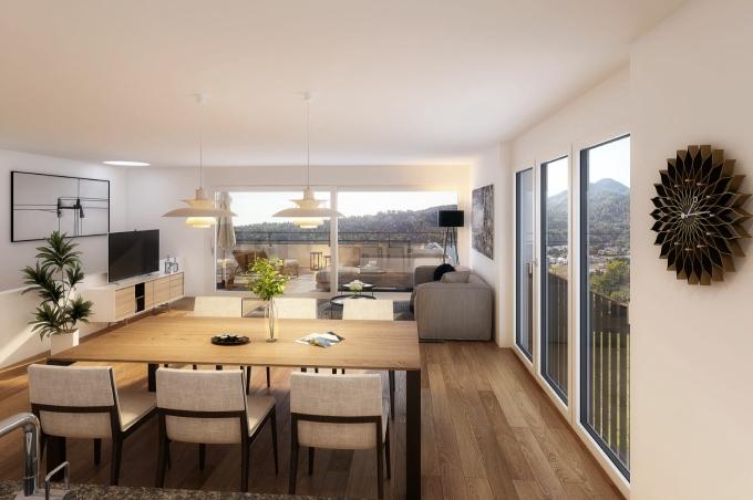 Wohnzimmer mit Esstisch, Stühlen und Balkon an der Dürrenbergstrasse in Trimbach