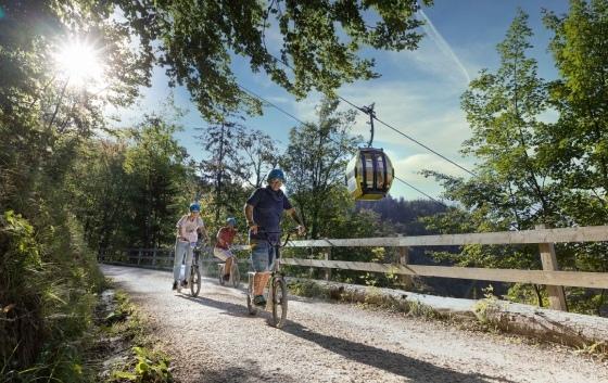 personen-fahrrad-gondelbahn.jpg