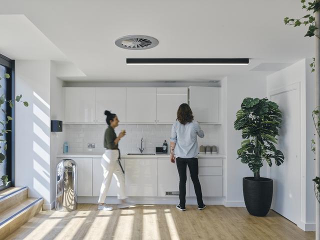 Communal lounge & kitchen with complimentary refreshments