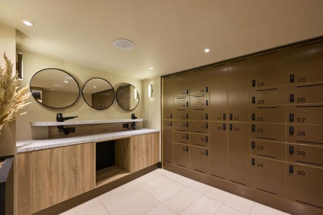 King's house changing rooms Bruntwood SciTech