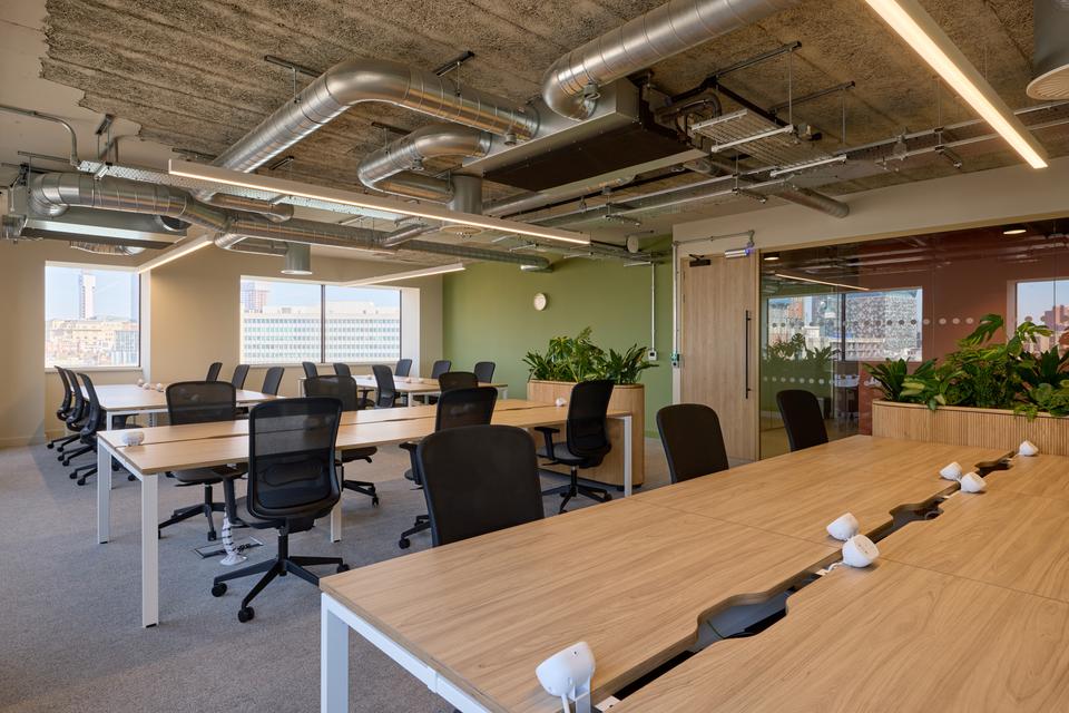 Serviced space 24 desks