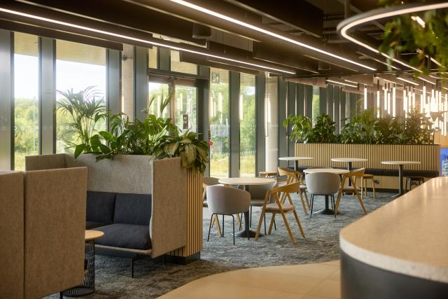 Flexible breakout space