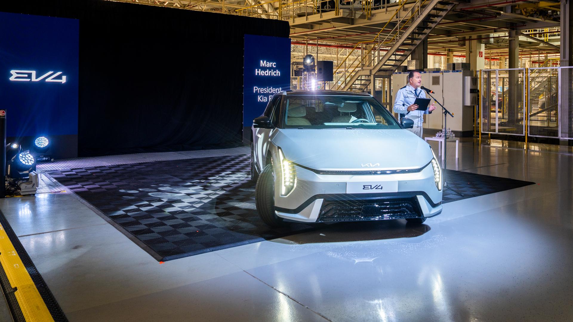 kia-corporate-zilina-ev4-start-of-production-digital-1920x1080-6