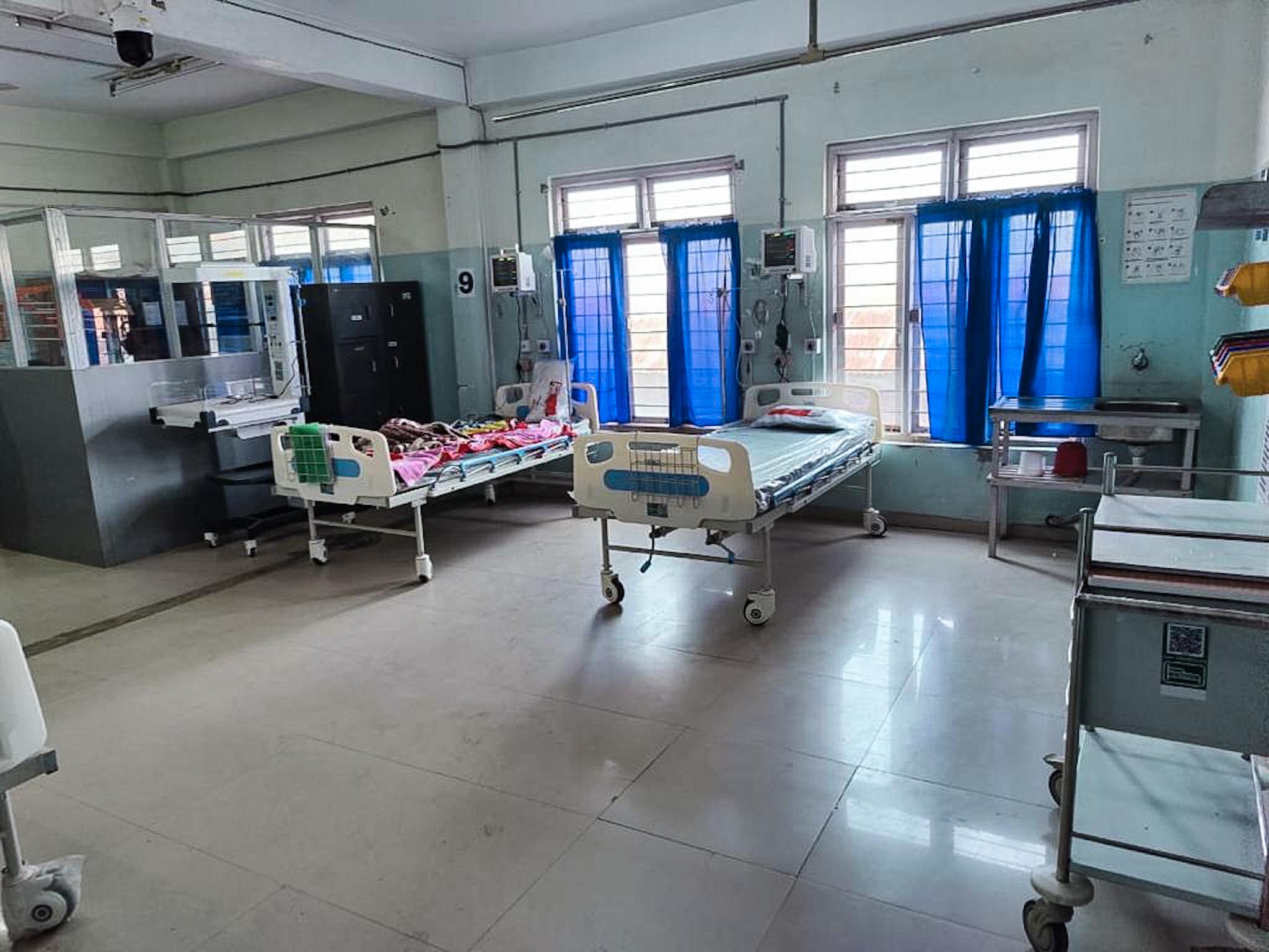 Camas de UCI en una sala