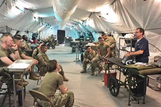 Аппарат ИВЛ HAMILTON-T1 военного назначения в военном госпитале на базе Форт-Блисс