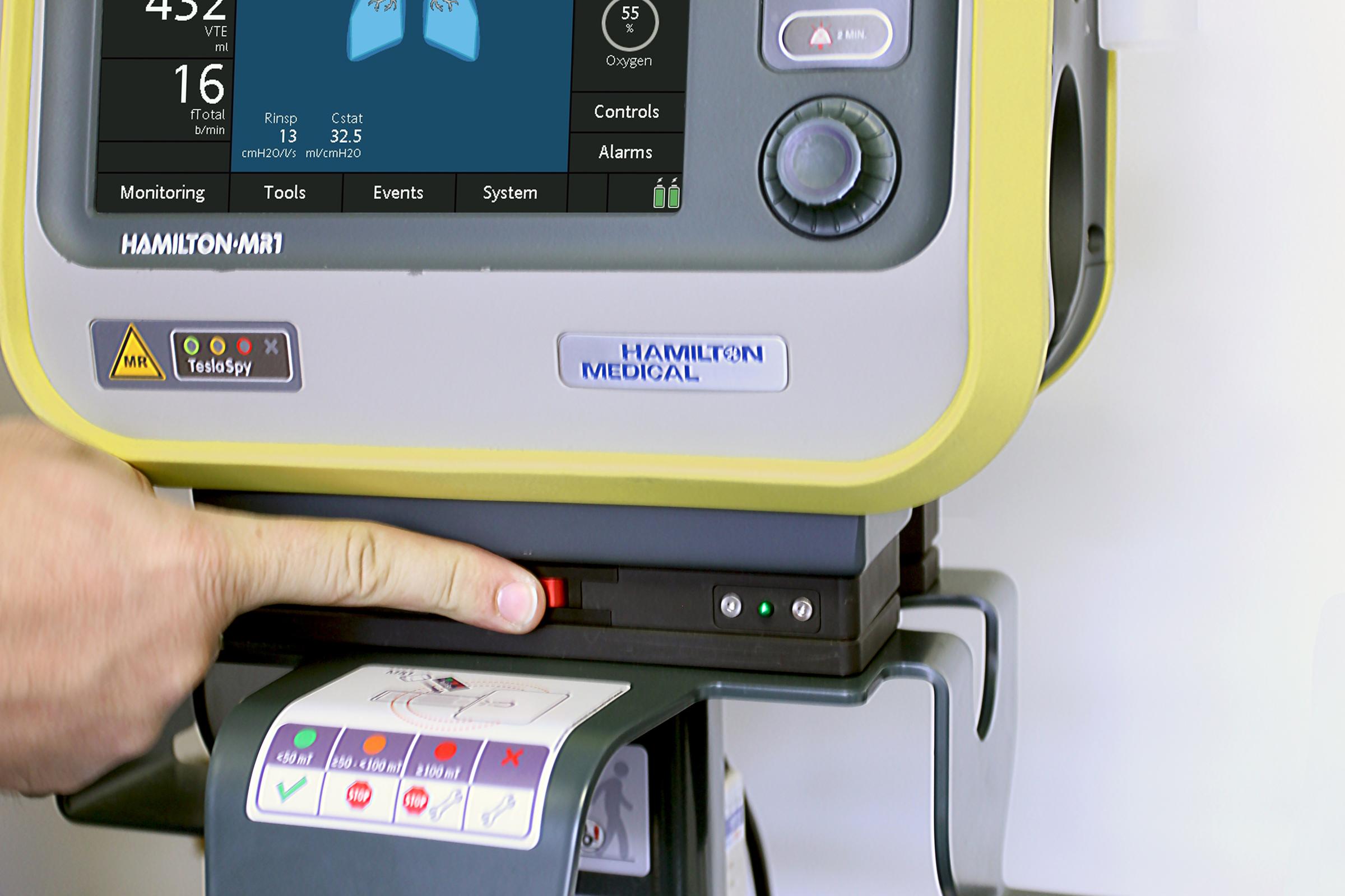 HAMILTON-MR1 pushing quick release button