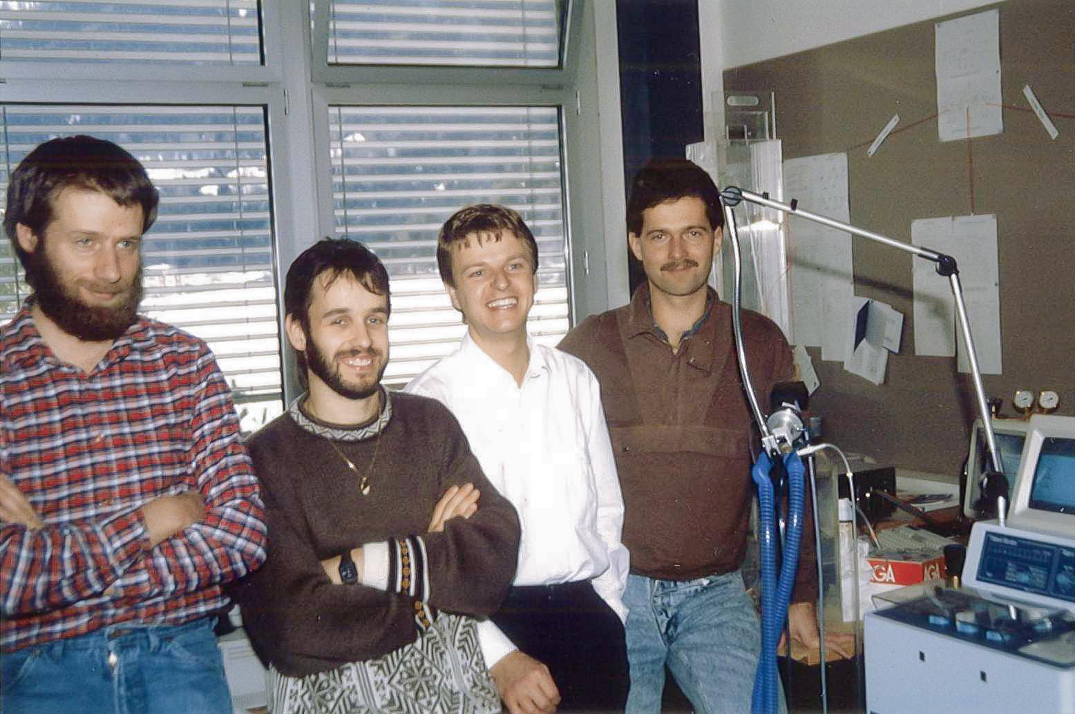 Fotografía antigua de empleados de Hamilton Medical