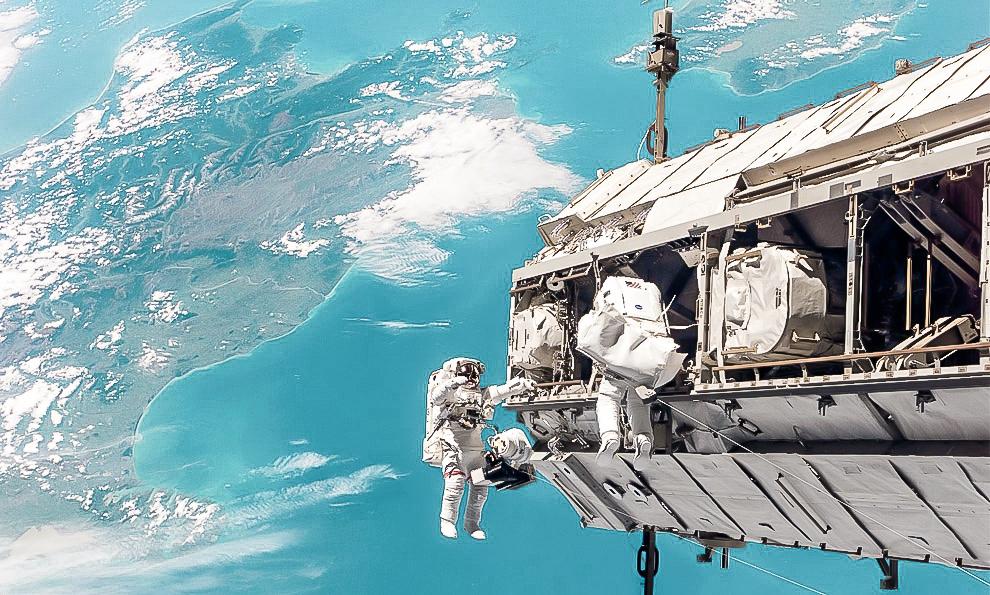 Astronautas en el espacio.