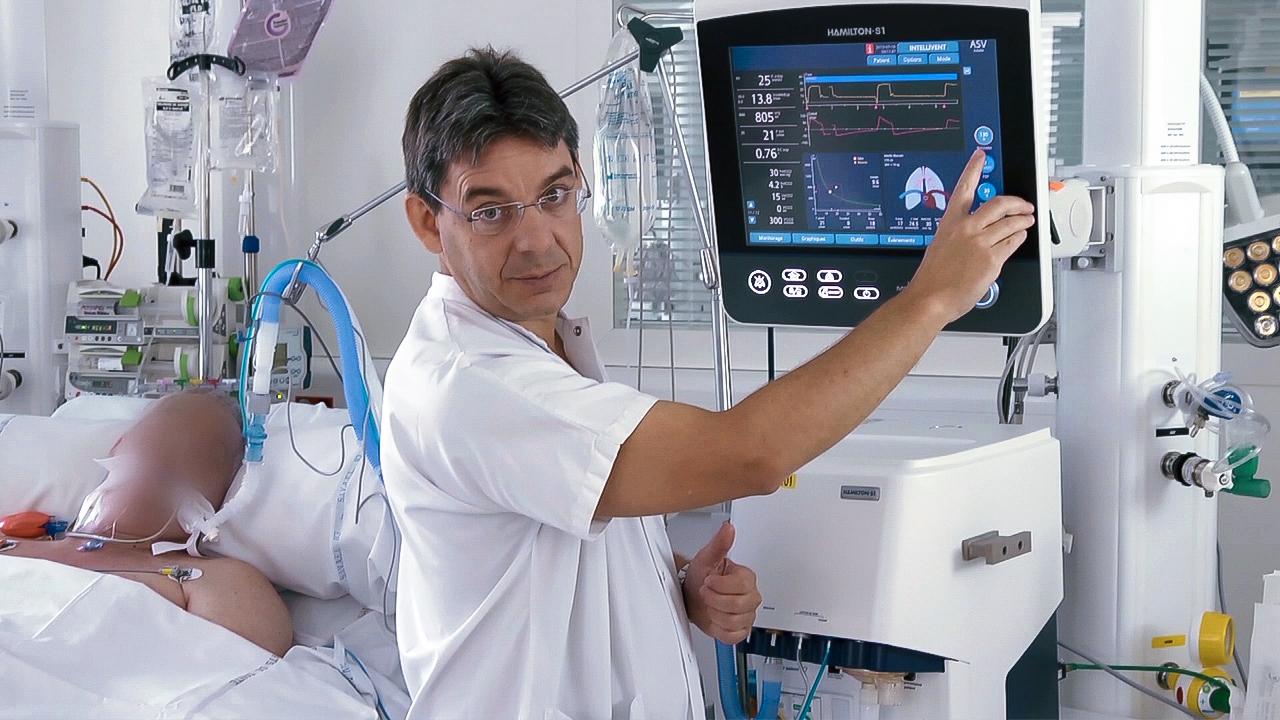 Doctor using ASV mode on a ventilator