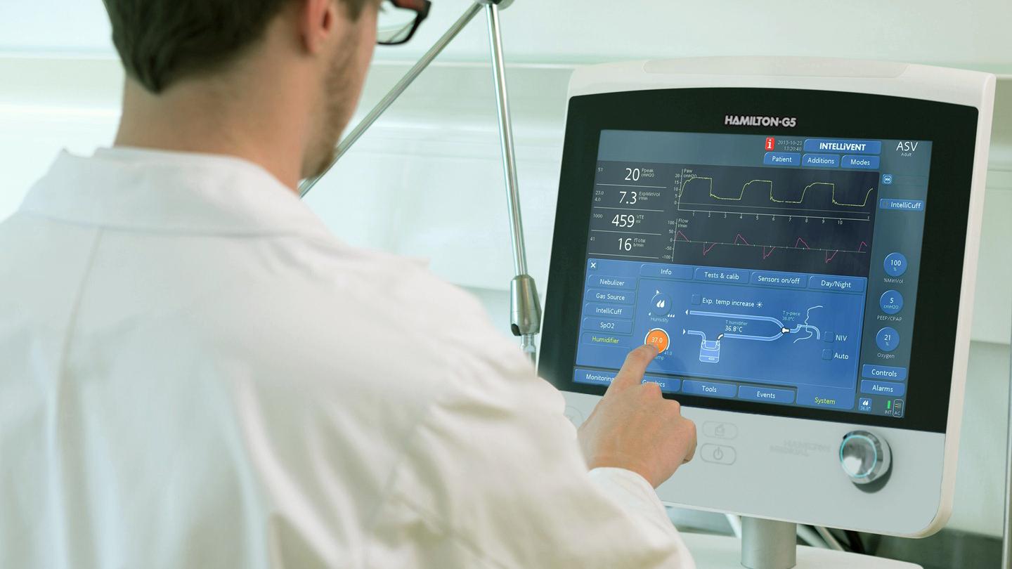 Specialist operates a HAMILTON-S1