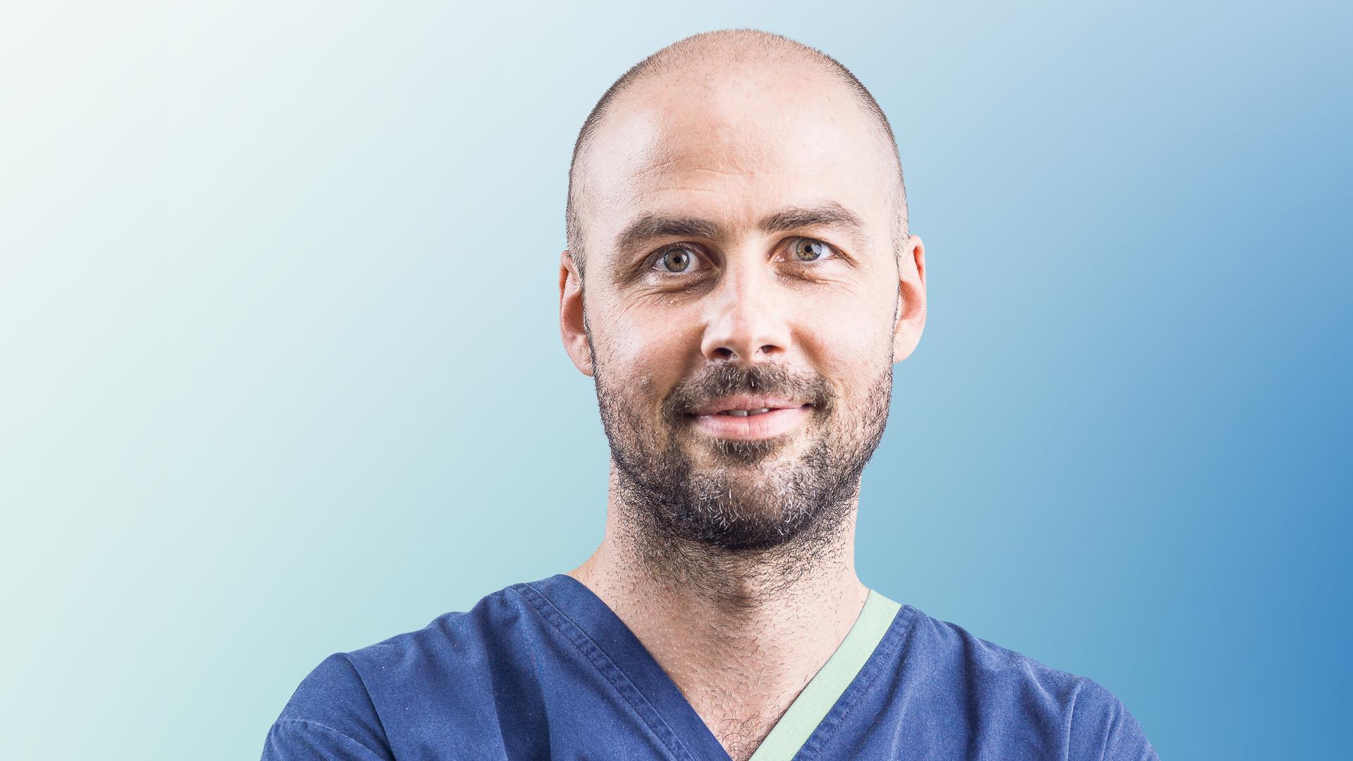 Christoph experiences the COVID-19 situation as a great challenge for the entire healthcare system. And yet he wants to pass on his enthusiasm for his profession to his employees. About his job, he says: 