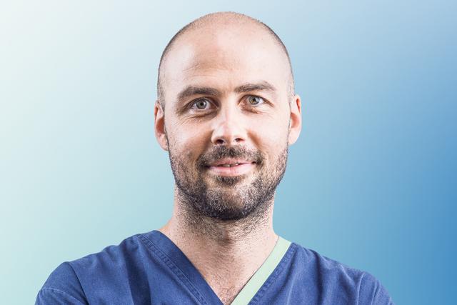Christoph experiences the COVID-19 situation as a great challenge for the entire healthcare system. And yet he wants to pass on his enthusiasm for his profession to his employees. About his job, he says: 